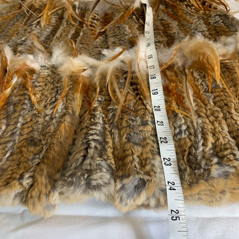 Autunno fur and feathery vest~ perfect for Fall….🍁🍂🍁 - Picture 3 of 9